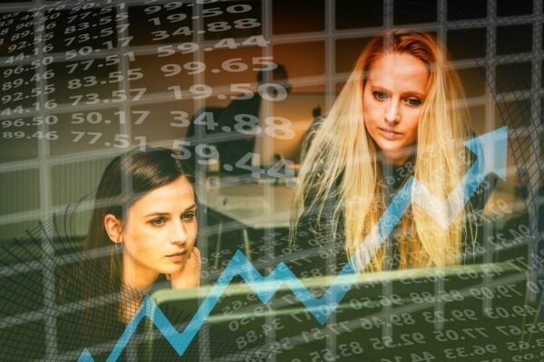 Distributed Projects: Orchestrating Value Through Virtual Cohesion
